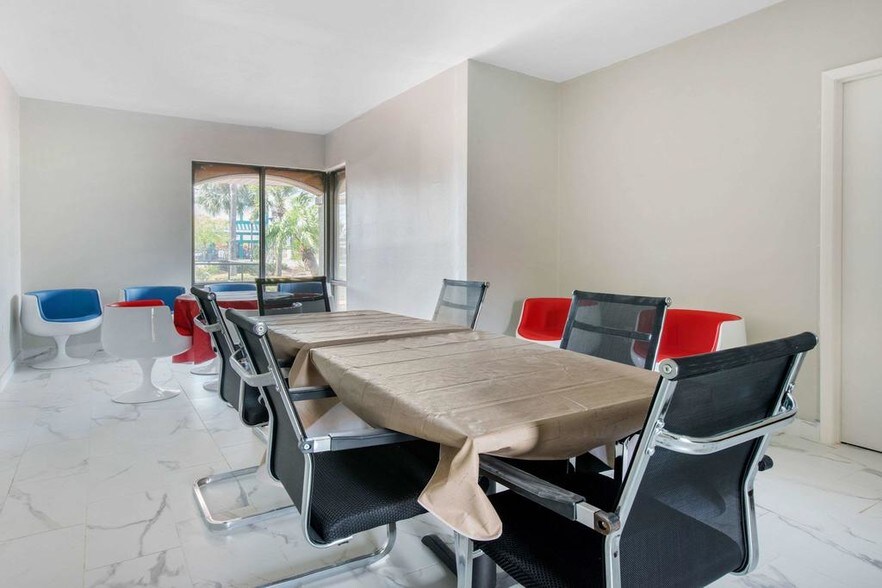 More Photos Of 4985 W Irlo Bronson Memorial Hwy, Kissimmee Hotel For Sale