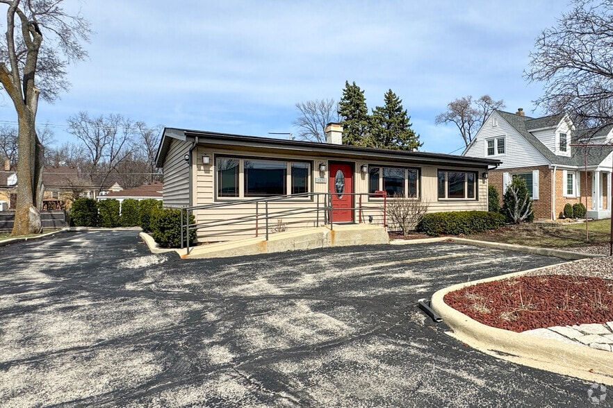 More Photos Of 1825 Roosevelt Rd, Wheaton Medical For Sale