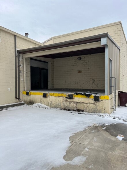 More Photos Of 740 Prairie St, Aurora Manufacturing For Lease