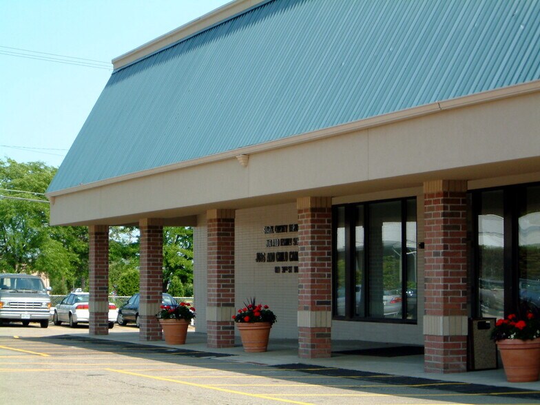 More Photos Of 800-824 30th St NE, Canton Unknown For Lease