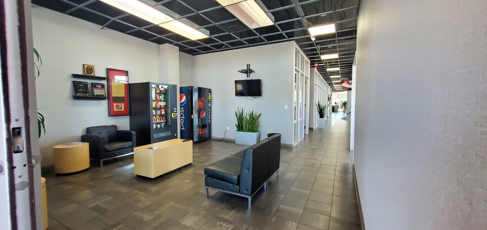 More Photos Of 4221 East Fwy, Baytown Auto Dealership For Sale