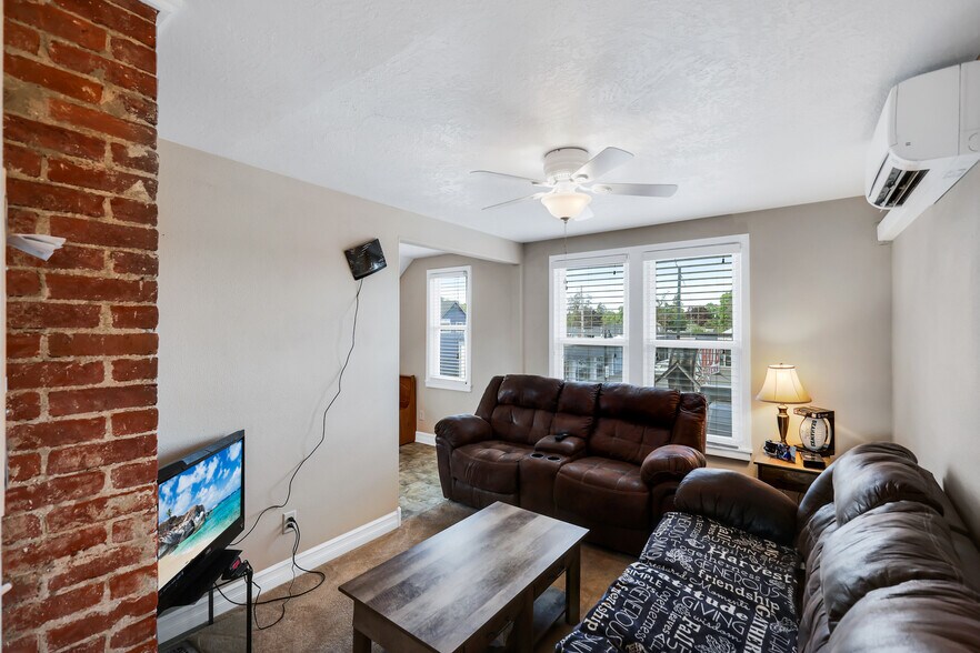 More Photos Of 2926 N Monroe St, Spokane Bar For Sale