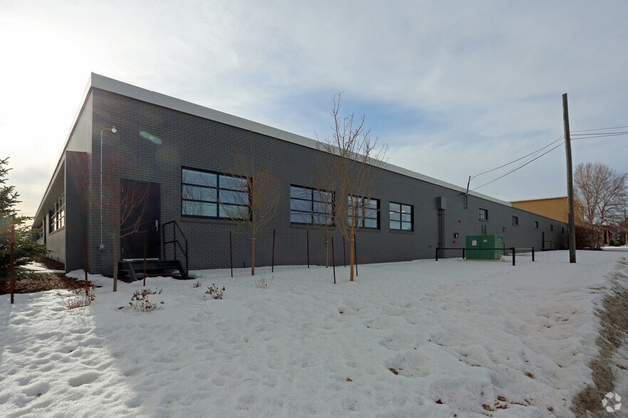 More Photos Of 12118 142 St NW, Edmonton Manufacturing For Lease