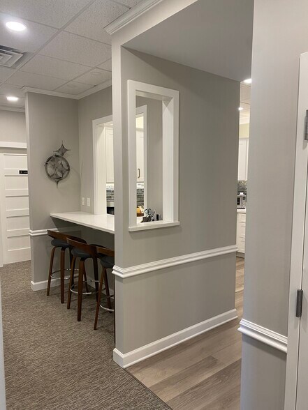 More Photos Of 590 W Crossville Rd, Roswell Coworking Space