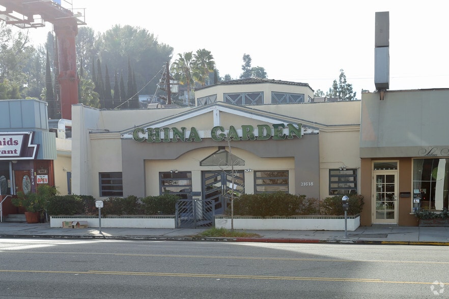 More Photos Of 21618 Ventura Blvd, Woodland Hills Restaurant For Lease