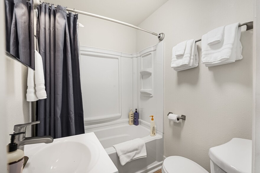 More Photos Of 501 N 4th Ave, Sandpoint Hotel For Sale