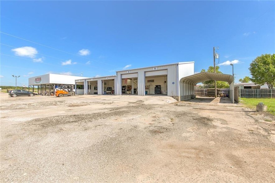 More Photos Of 3218 N Main St, Cleburne Auto Dealership For Lease
