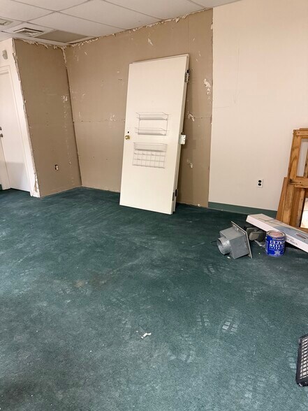 More Photos Of 131 Rollins Ave, Rockville Medical For Sale