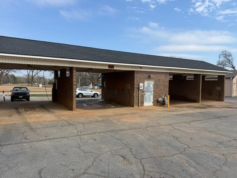 More Photos Of 721 W Blackstock Rd, Spartanburg Carwash For Sale