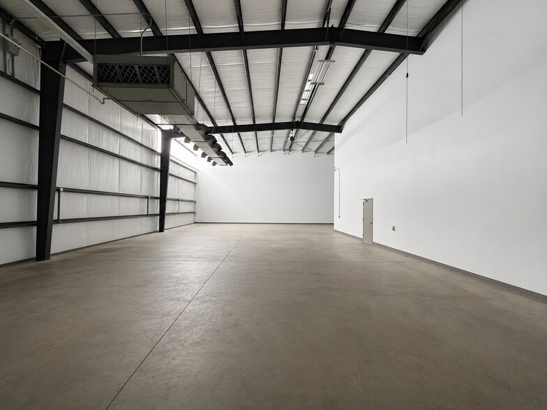 More Photos Of 20212 Hempstead Rd, Houston Warehouse For Lease