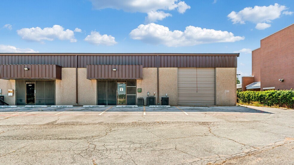 More Photos Of 801 Secretary Dr, Arlington Warehouse For Lease