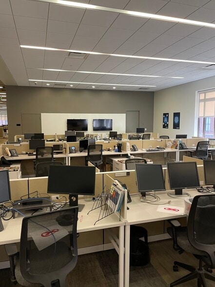 More Photos Of 49 W Maryland St, Indianapolis Storefront For Lease