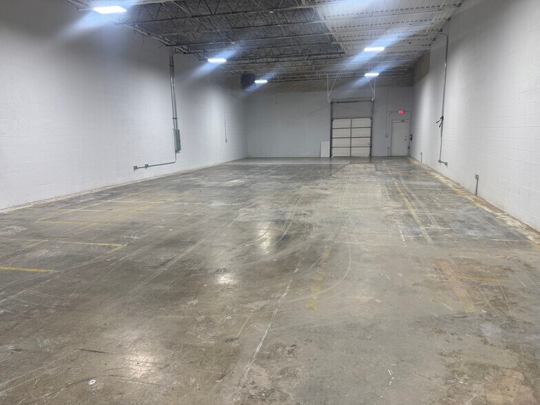 More Photos Of 3716 Alliance Dr, Greensboro Warehouse For Lease