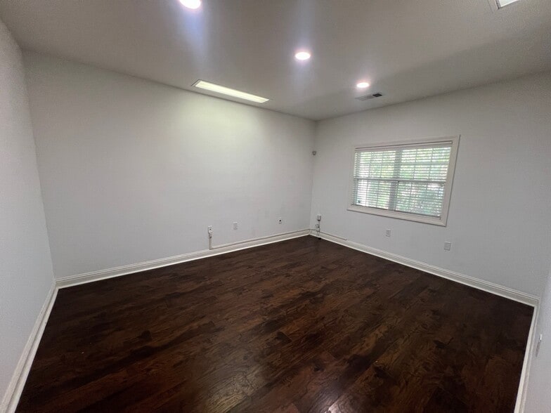 More Photos Of 5041 Dallas Hwy, Powder Springs Office For Sale