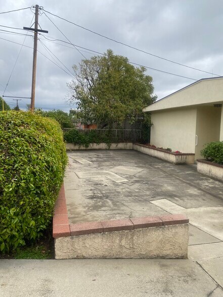 More Photos Of 212 N Lima St, Sierra Madre Office For Lease