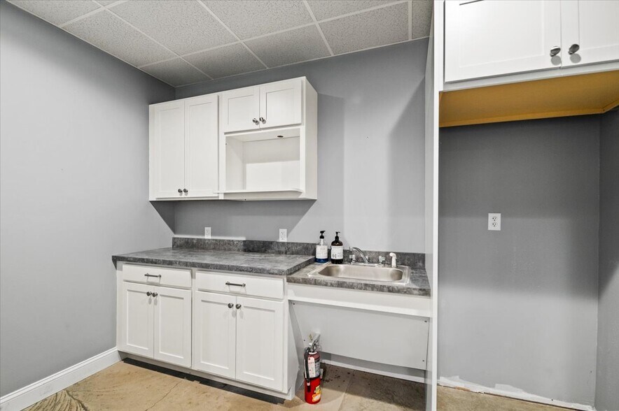 More Photos Of 262-268 Broadway, Saratoga Springs Office Residential For Sale