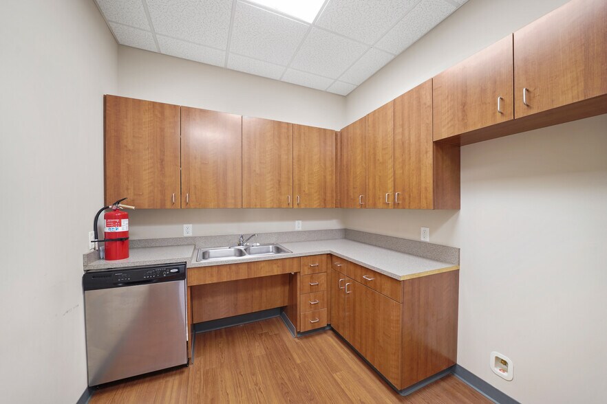 More Photos Of 1208 Highway 6, Sugar Land Medical For Lease