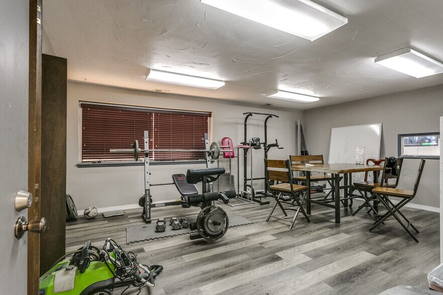 More Photos Of 400 N Macarthur Blvd, Oklahoma City Warehouse For Sale