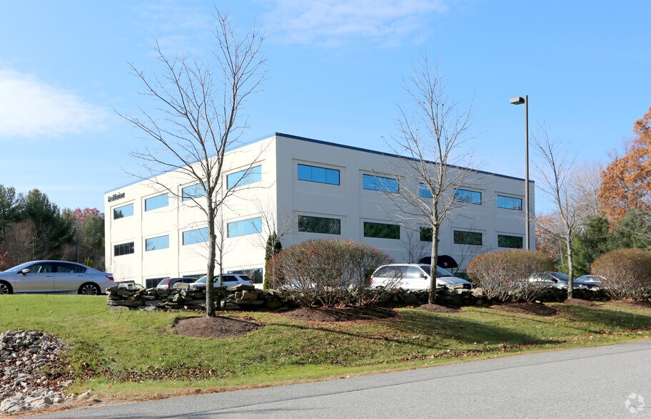 More Photos Of 15 Dartmouth Dr, Auburn Office For Lease