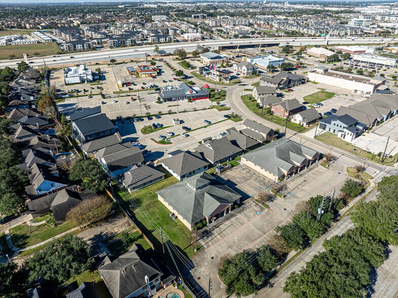 More Photos Of 714 S Peek Rd, Katy Medical For Lease