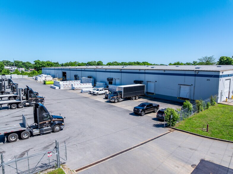 More Photos Of 225 Nesbitt Ln, Madison Unknown For Lease