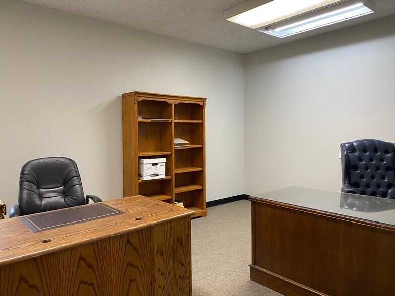 More Photos Of 9400 Village Green Dr, Shreveport Office For Lease