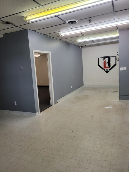 More Photos Of 55 Central Ave, Farmingdale Warehouse For Lease
