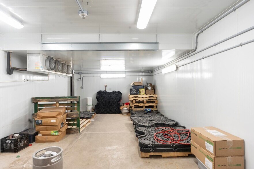 More Photos Of 21 Market Pl, Stratford Storefront Retail Residential For Sale