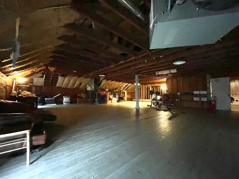 More Photos Of 155 N Elm St, Kalama Storefront Retail Residential For Sale