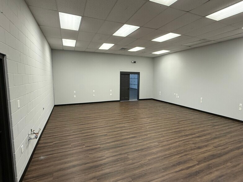 More Photos Of 601 N Verity Pky, Middletown General Retail For Sale