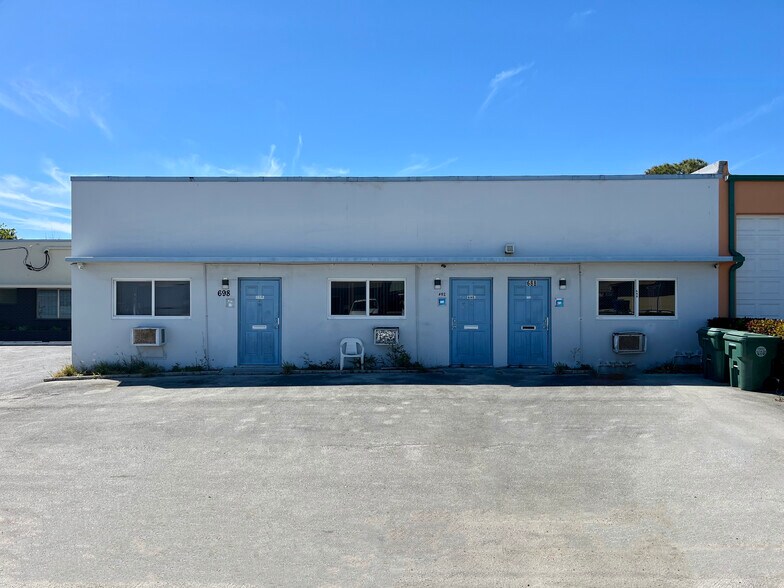 Primary Photo Of 692 NE 40th Ct, Oakland Park Warehouse For Sale