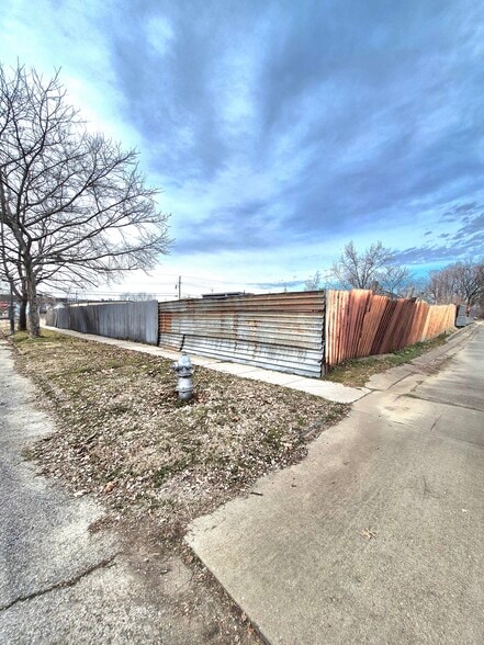 More Photos Of 618 N 3rd St, Memphis Auto Repair For Sale