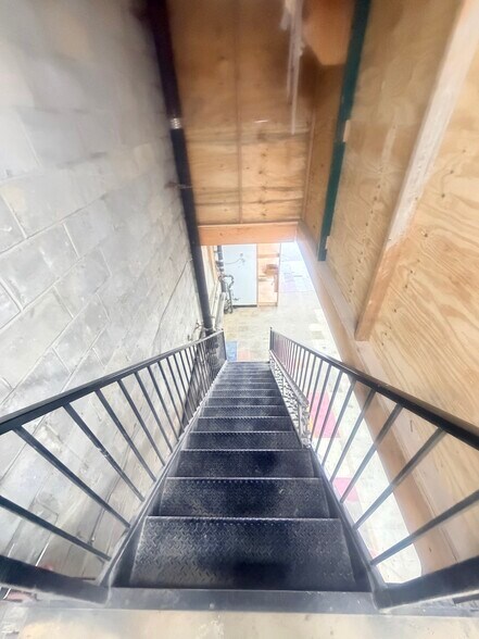 More Photos Of 2047 129th St, Flushing Freestanding For Lease