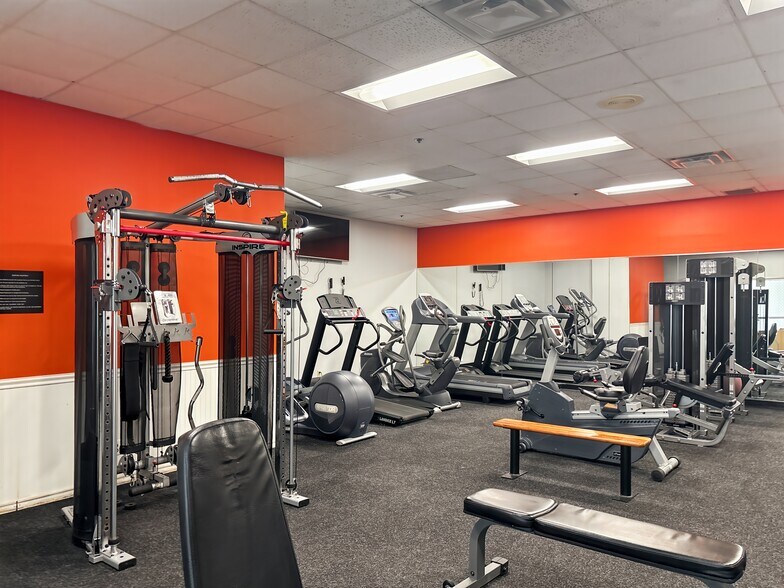 More Photos Of 1200 Valley West Dr, West Des Moines Coworking Space