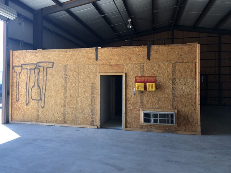 More Photos Of 550 Bear Cat Rd, Aledo Warehouse For Lease