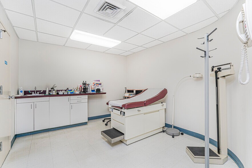 More Photos Of 705 86th St, Brooklyn Office Residential For Sale