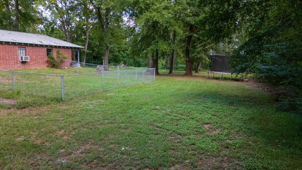 More Photos Of 1507 S Bolton St, Jacksonville Self Storage For Sale