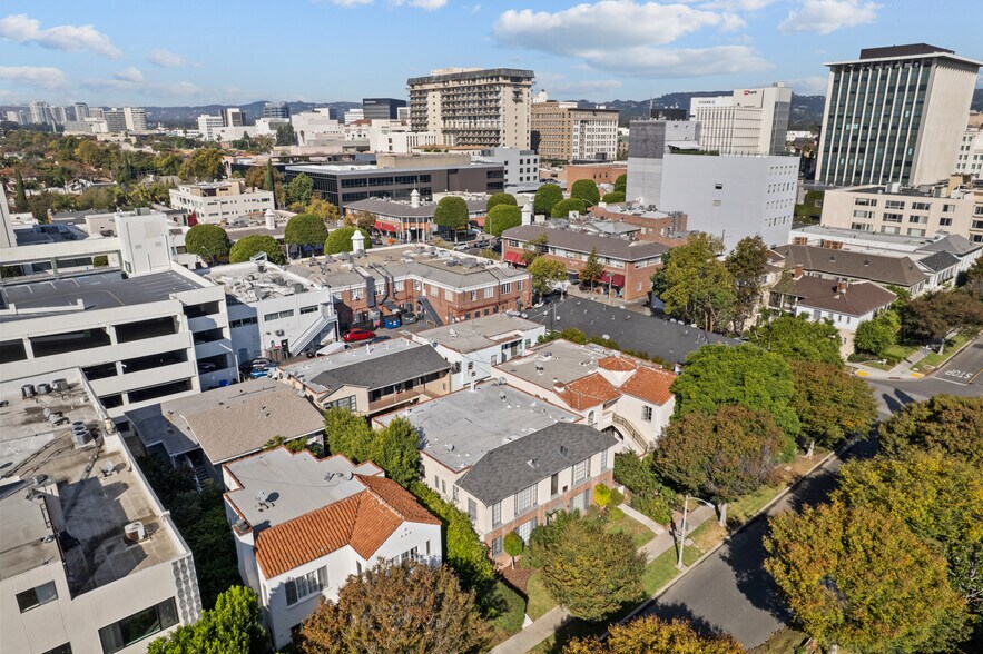 More Photos Of 209 S Reeves Dr, Beverly Hills Apartments For Sale