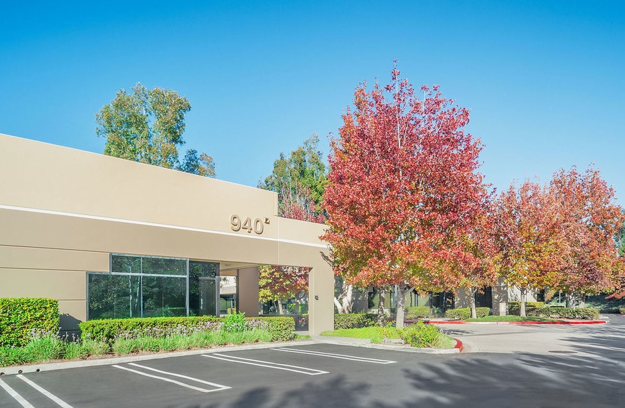 More Photos Of 944 Calle Amanecer, San Clemente Light Distribution For Lease