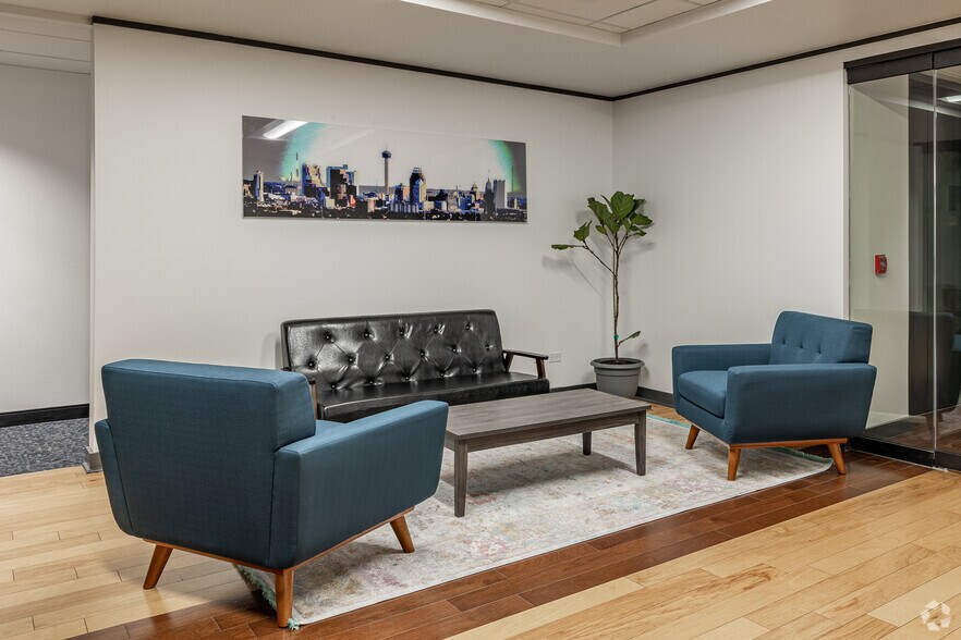 More Photos Of 7550 W Interstate 10, San Antonio Office For Lease