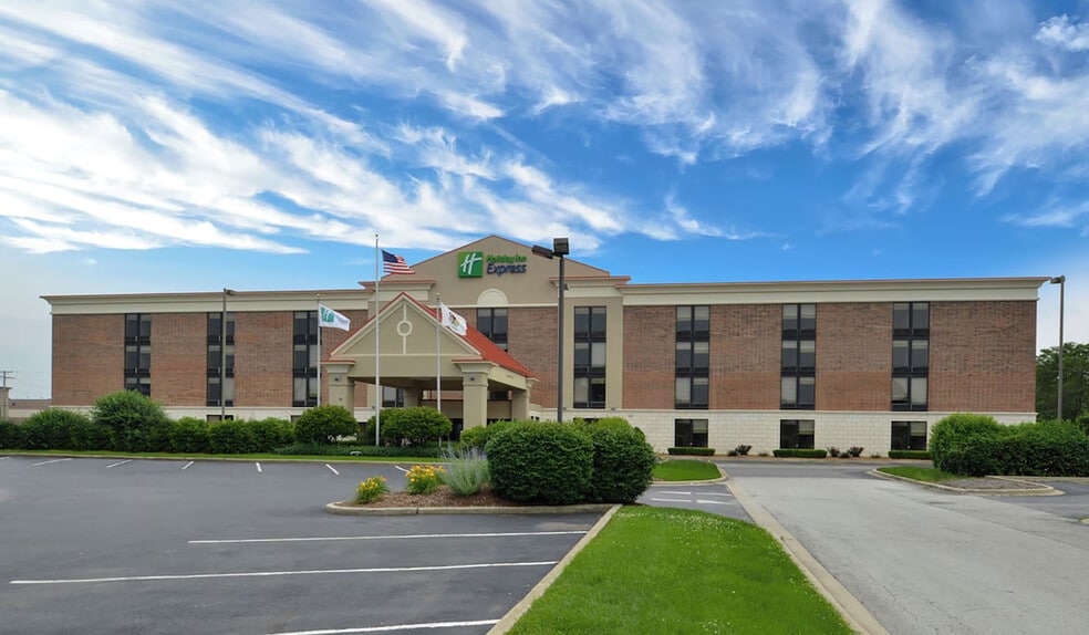 More Photos Of 13330 Cicero Ave, Crestwood Hotel For Sale