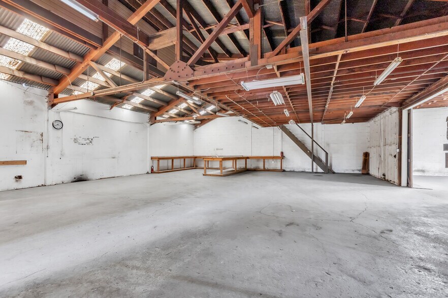 More Photos Of 227 Commission St, Salinas Showroom For Sale