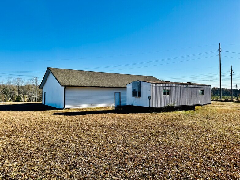 More Photos Of 9311 US-19, Zebulon Flex For Lease