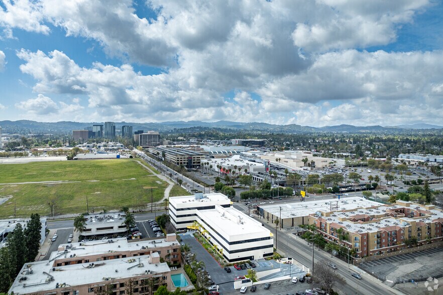 More Photos Of 6800 Owensmouth Ave, Woodland Hills Office For Lease