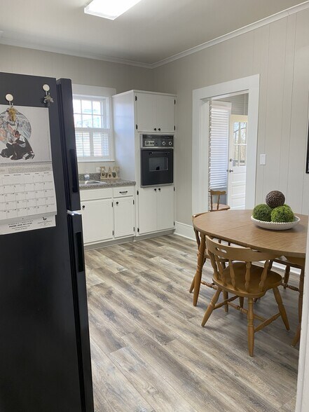 More Photos Of 400 Bexar Ave W, Hamilton Office For Sale