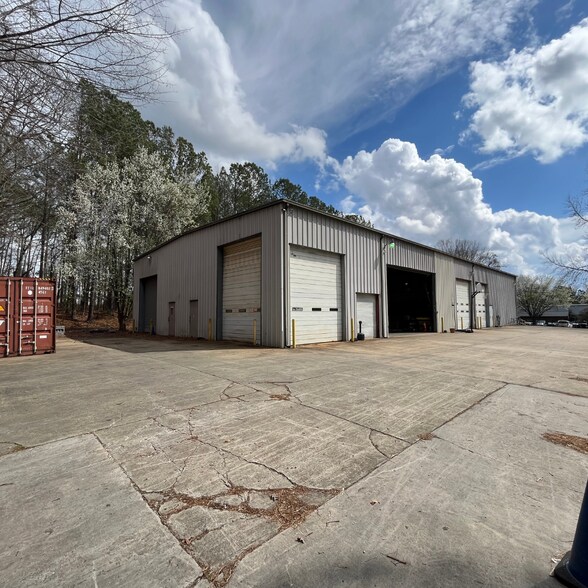 More Photos Of 125 Carnes Dr, Fayetteville Warehouse For Sale
