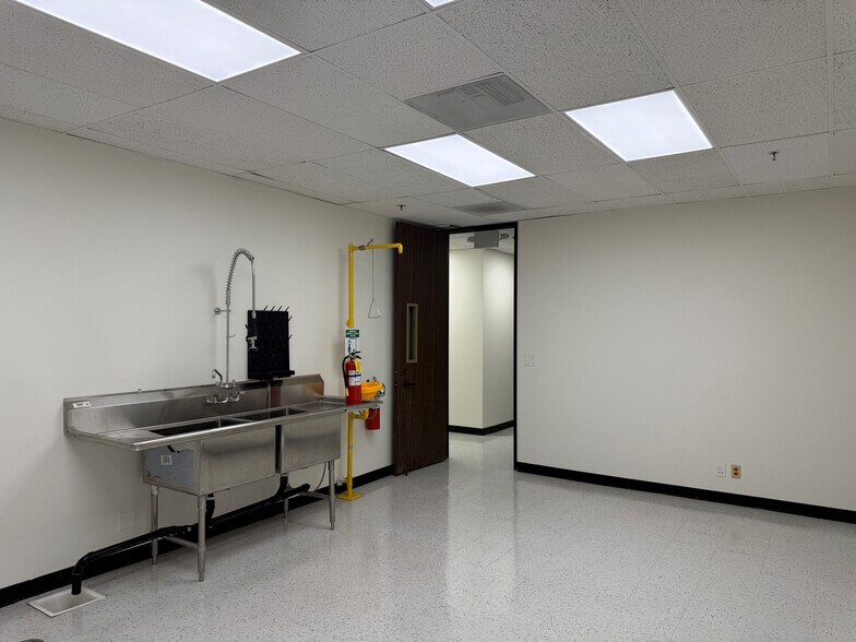 More Photos Of 1231-1237 Midas Way, Sunnyvale Research And Development For Lease