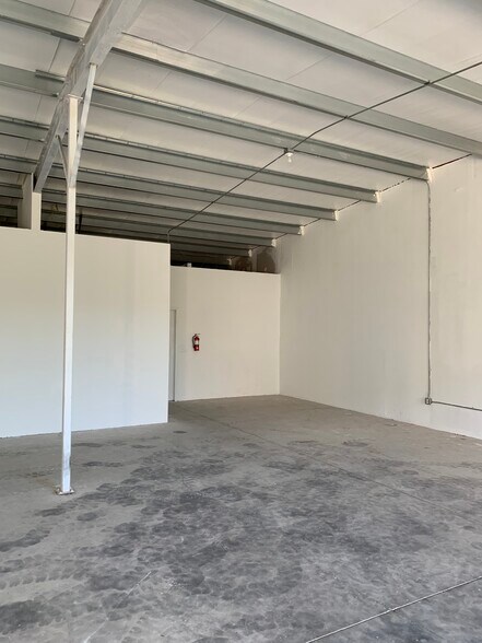 More Photos Of 5316 Lena Rd, Bradenton Light Distribution For Lease