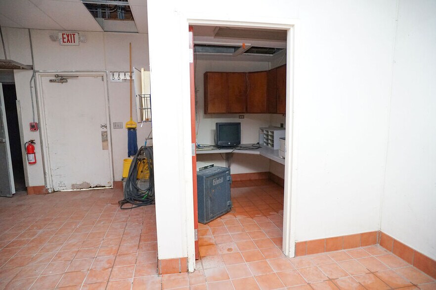 More Photos Of 2809 Sharer Rd, Tallahassee Restaurant For Lease