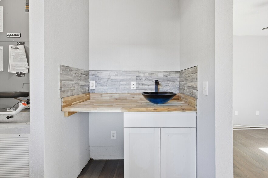 More Photos Of 527 NE 8th Ave, Ocala Office Residential For Sale